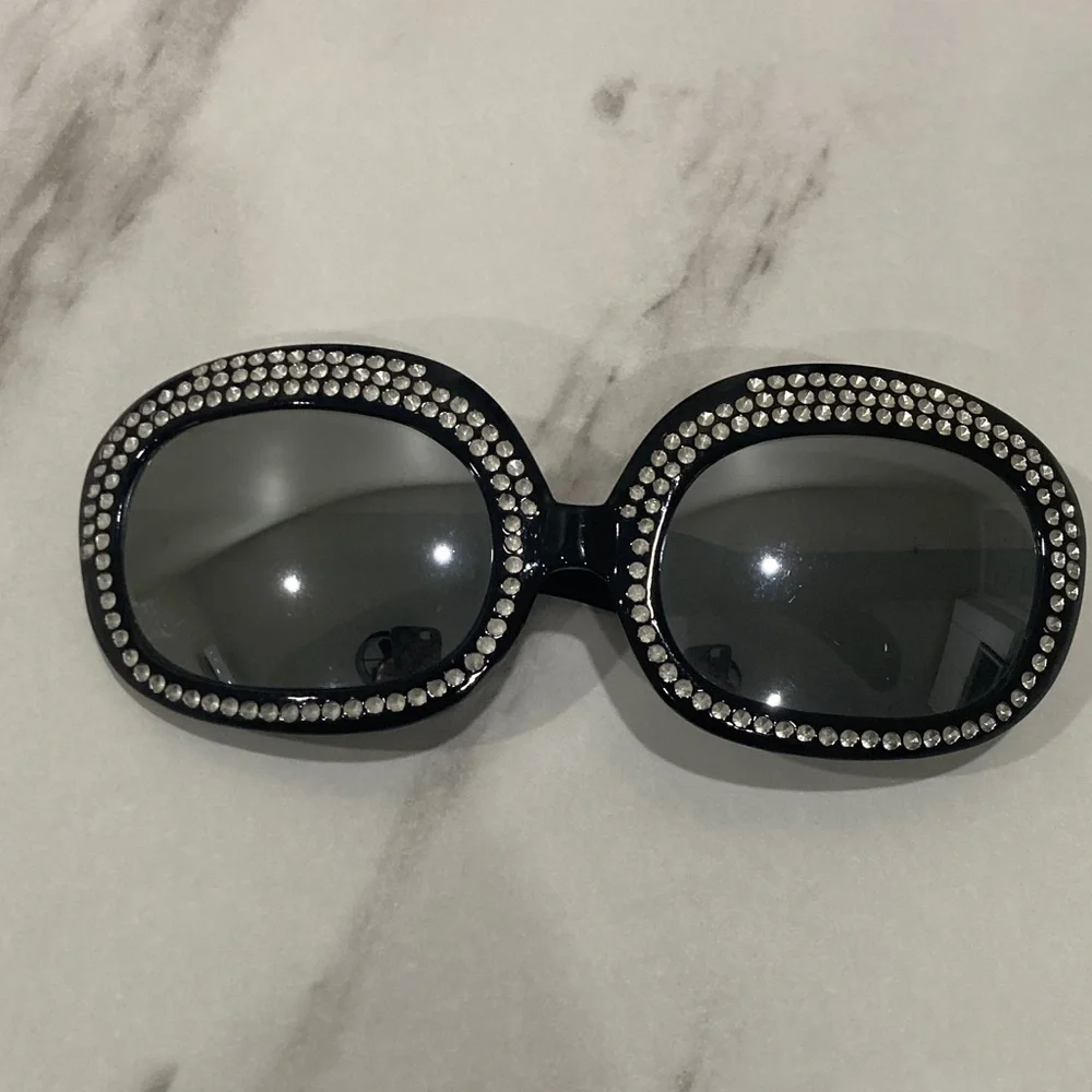Rhinestone-Embellished Black Oversized Women's Sunglasses - Picture 2 of 16